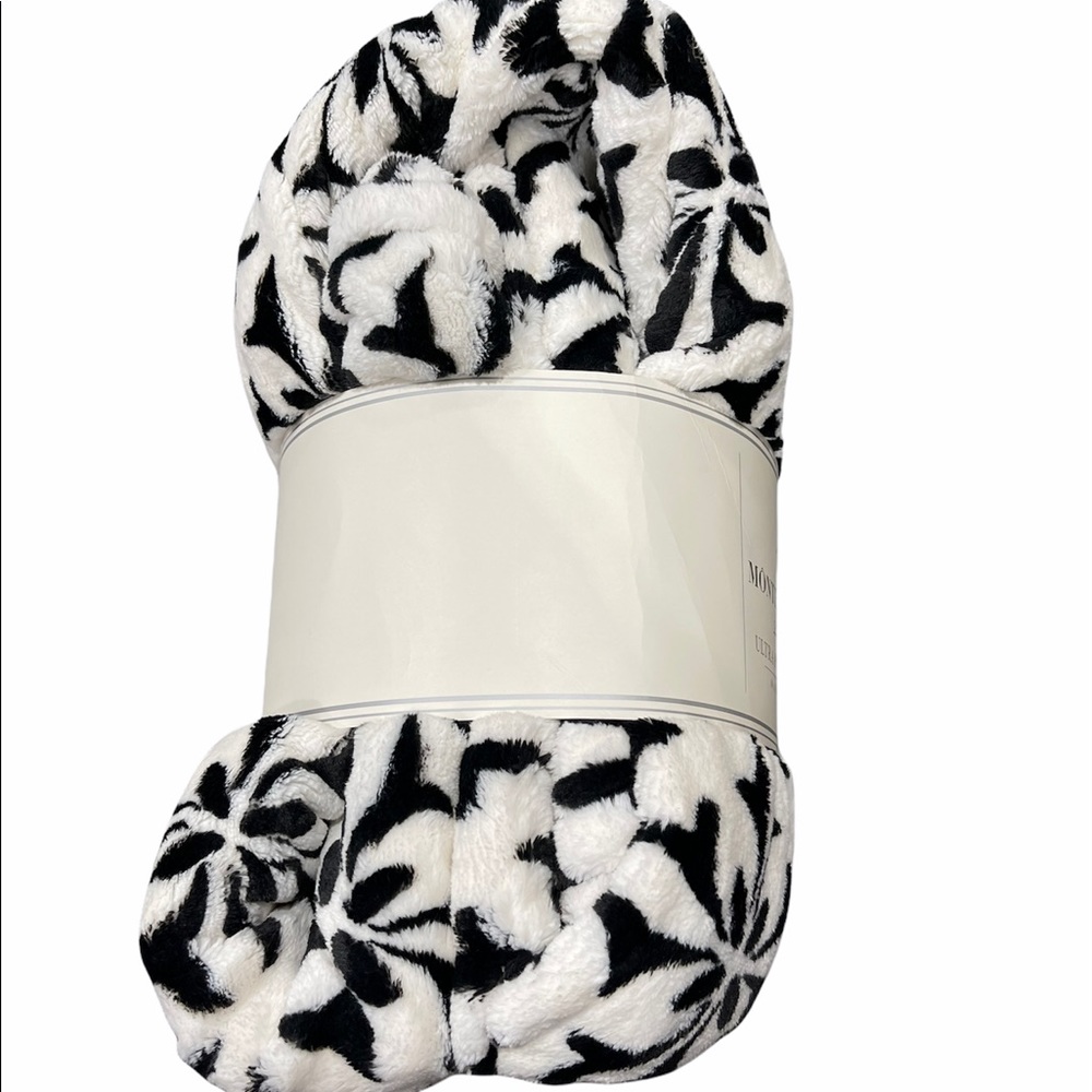 Monte & Jardin Ultra Plush Throw - Picture 3 of 3